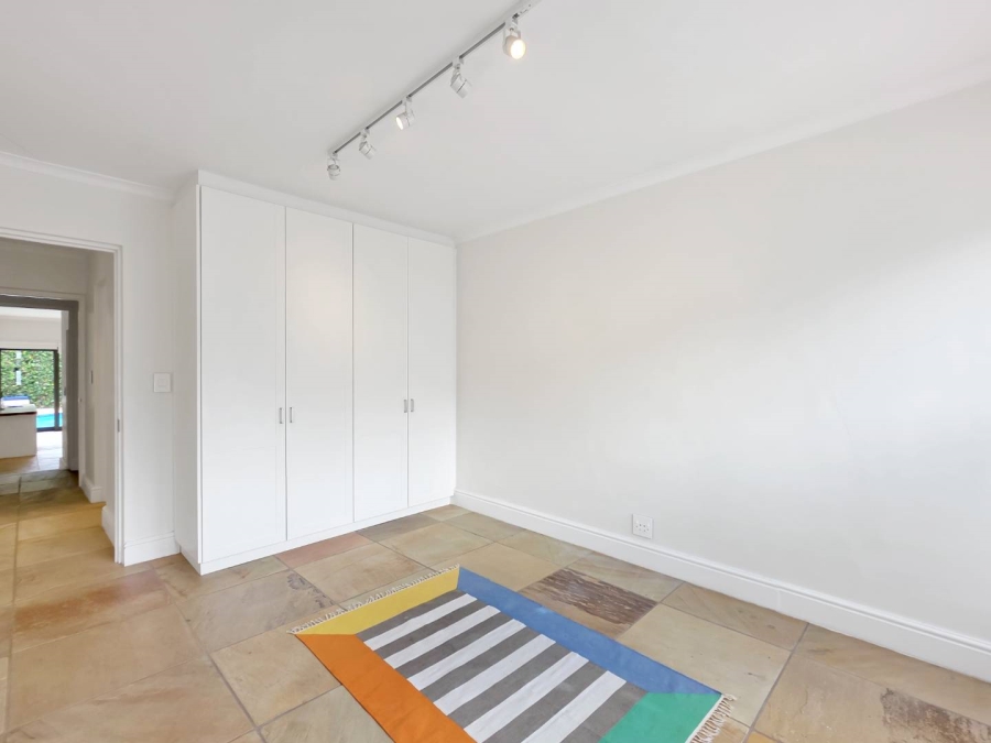 To Let 4 Bedroom Property for Rent in Oranjezicht Western Cape